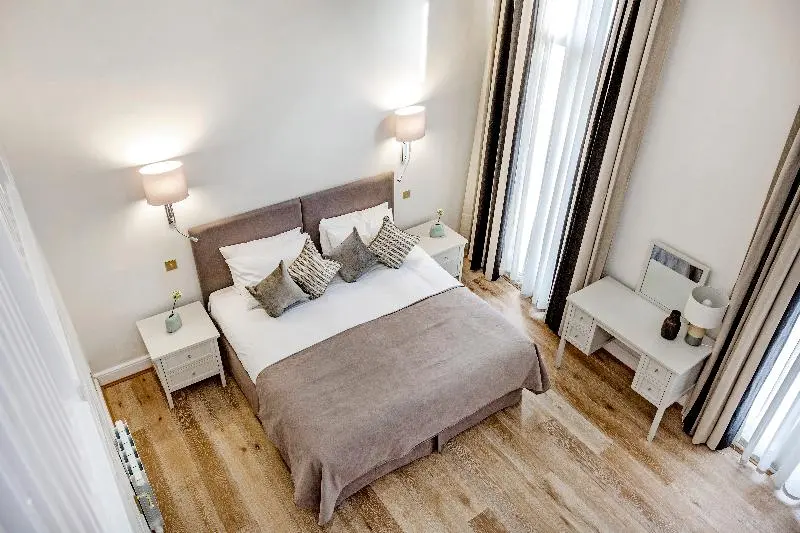 آپارتمان دلوکس 3 خوابه, Queensgate Court