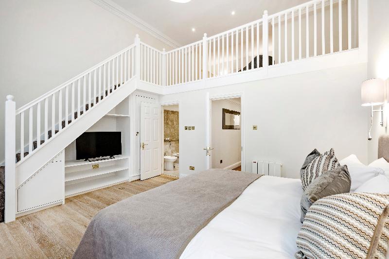 Апартаменты Deluxe 3 Спальни, Queensgate Court