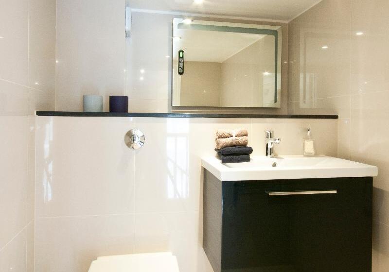 高级工作室, Queensgate Court