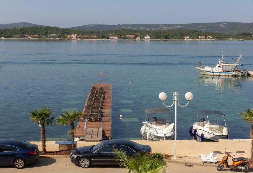 غرفة ديلوكس سرير كينج, Torretta Palace