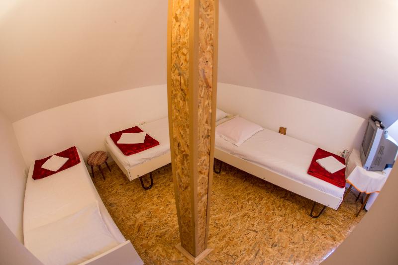 استودیوی استاندارد, Guest House Blue Coast