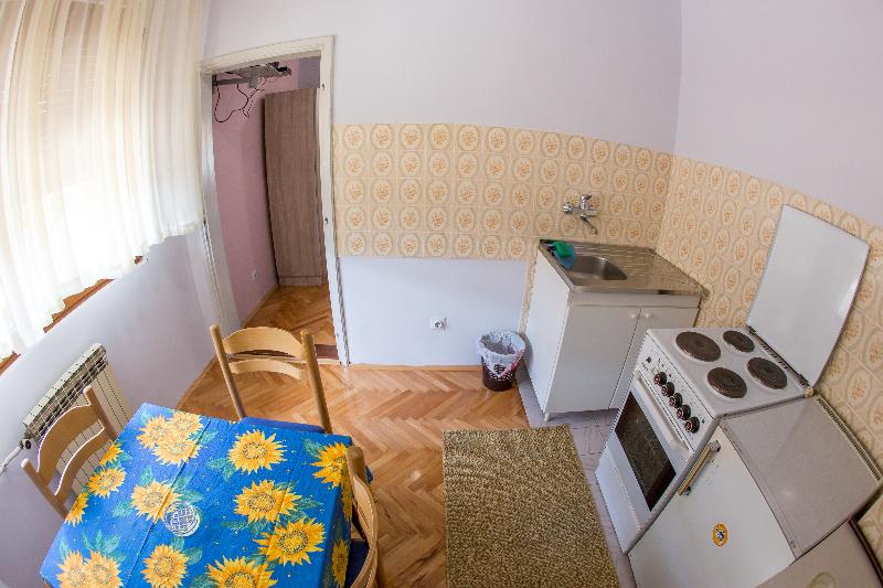 استودیوی استاندارد, Guest House Blue Coast