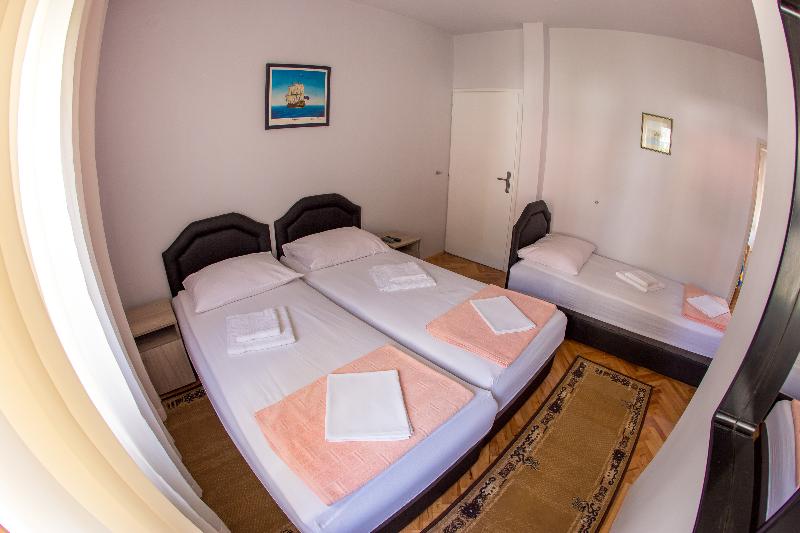 استودیوی استاندارد, Guest House Blue Coast