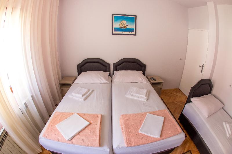 استودیوی استاندارد, Guest House Blue Coast