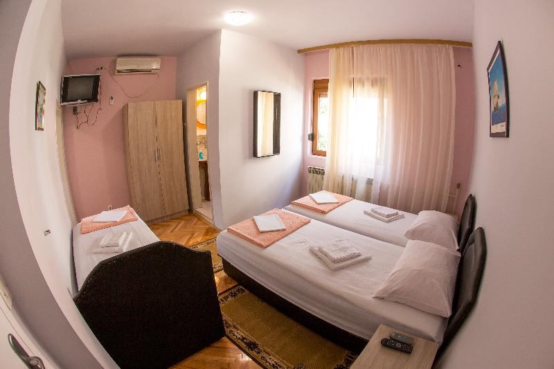 استودیوی استاندارد, Guest House Blue Coast