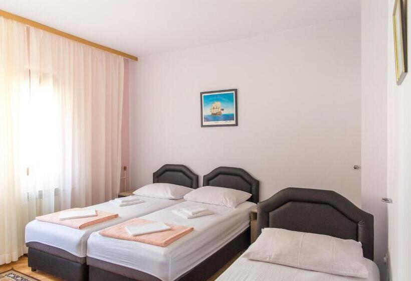 استودیوی استاندارد, Guest House Blue Coast