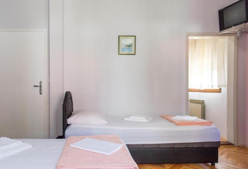 استودیوی استاندارد, Guest House Blue Coast