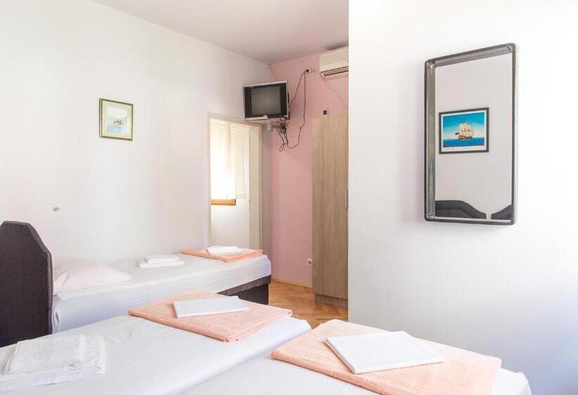 استودیوی استاندارد, Guest House Blue Coast