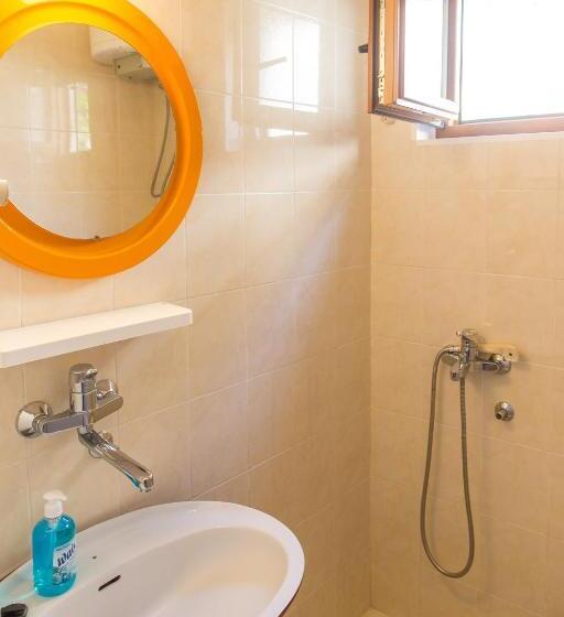 استودیوی استاندارد, Guest House Blue Coast