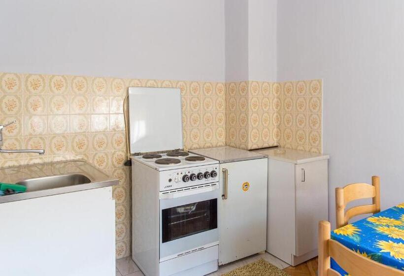 استودیوی استاندارد, Guest House Blue Coast