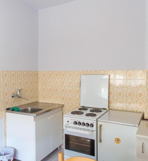 استودیوی استاندارد, Guest House Blue Coast