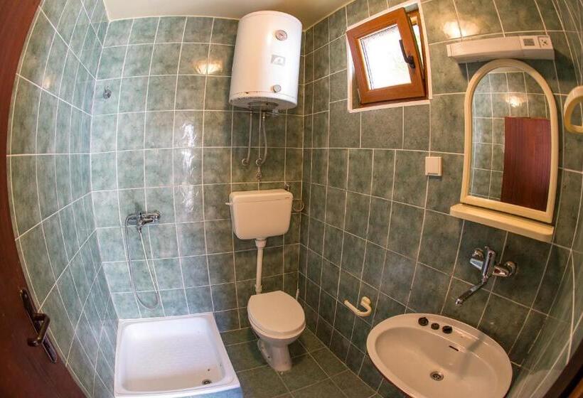 استودیوی سوپریور, Guest House Blue Coast