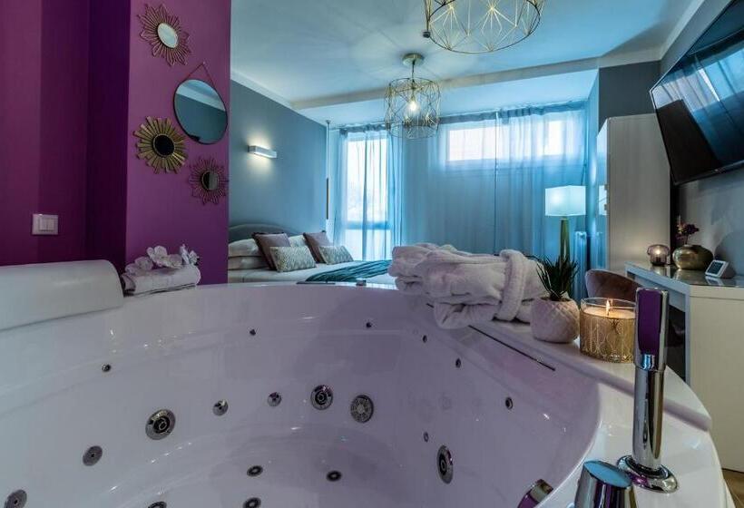 سوئیت با وان آب گرم, 4 Star Suite Spa   Self Check In
