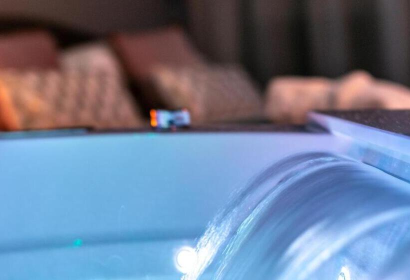 Люкс с гидромассажем, 4 Star Suite Spa   Self Check In