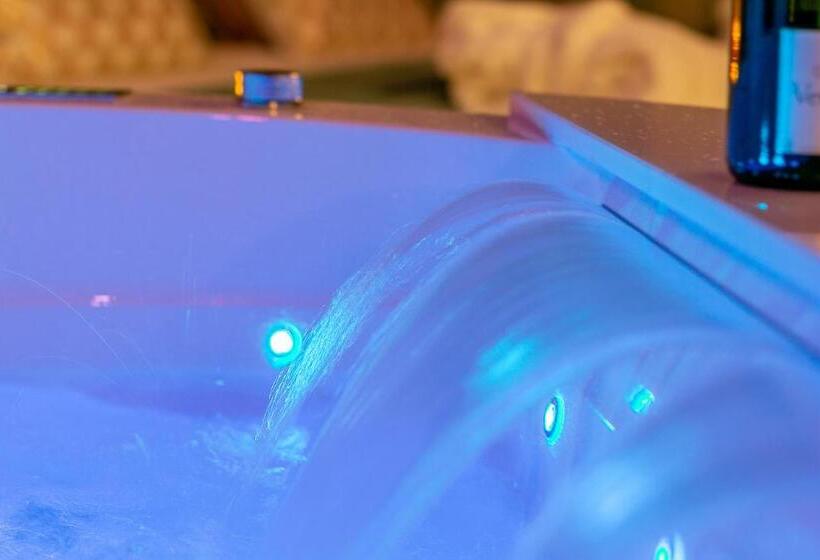 Люкс с гидромассажем, 4 Star Suite Spa   Self Check In