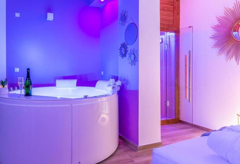 سوئیت با وان آب گرم, 4 Star Suite Spa   Self Check In