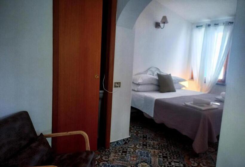 חדר בסיסי, Baia D'oro