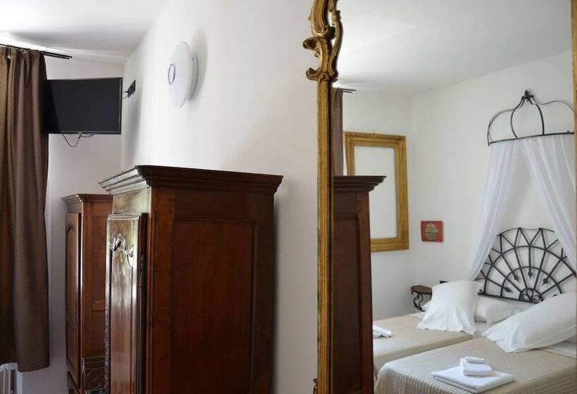 اتاق استاندارد سه نفره, B&b La Loggia Del Castello
