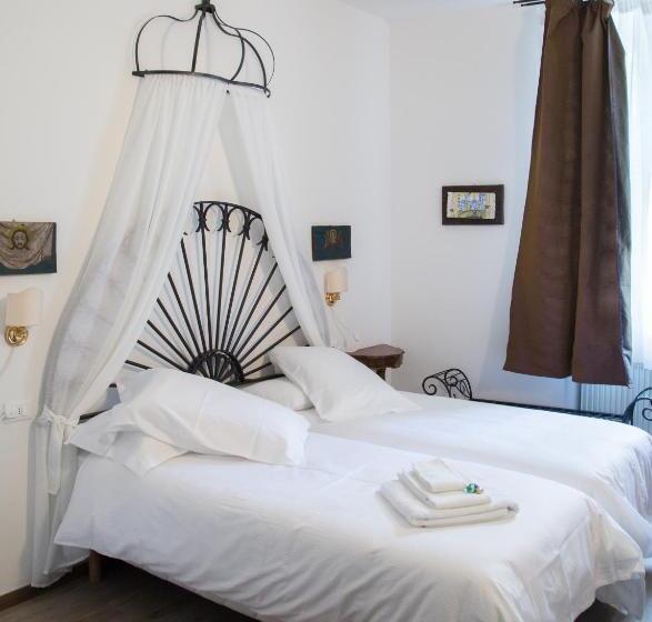 اتاق لوکس با تخت بزرگ, B&b La Loggia Del Castello