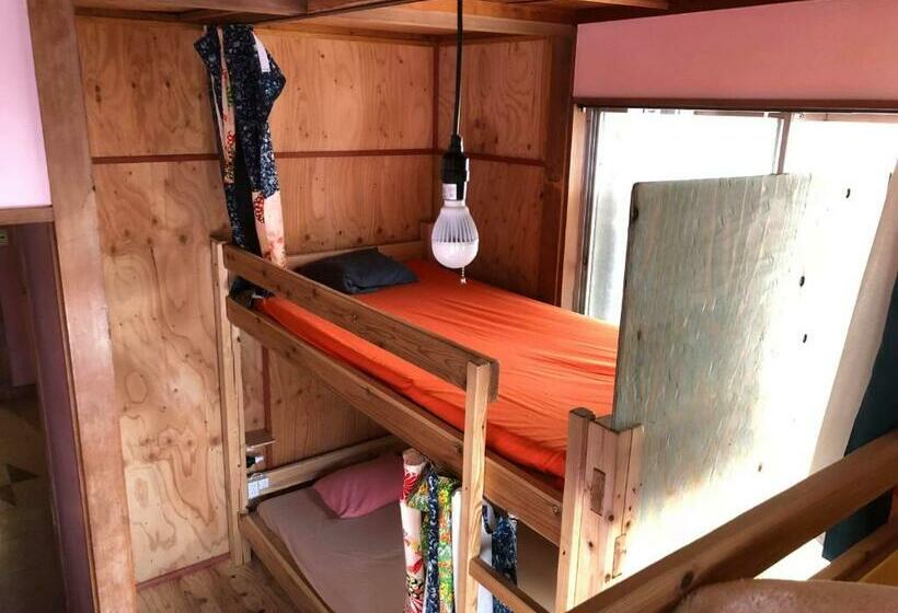 מיטה בחדר משותף, Fujiya