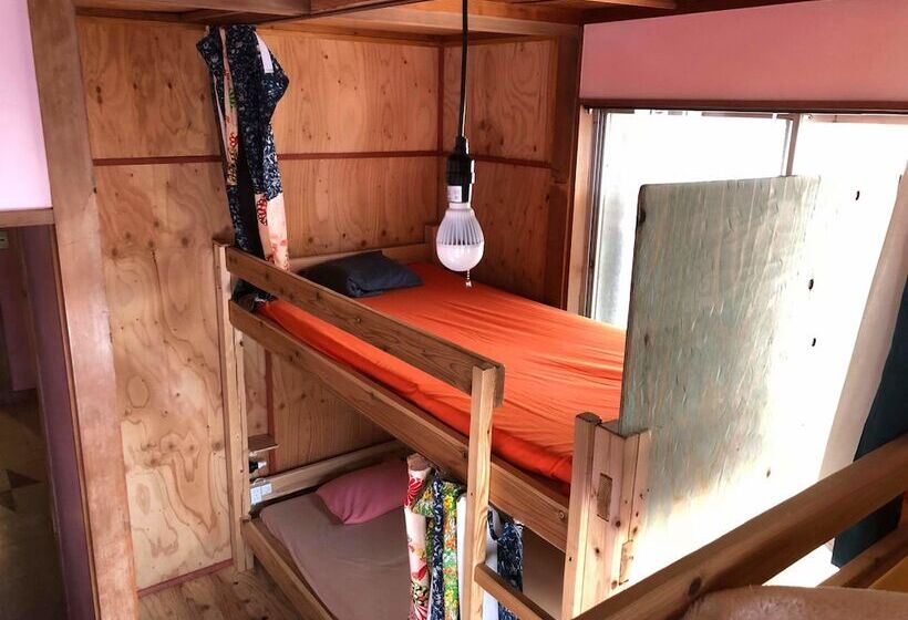 מיטה בחדר משותף, Fujiya