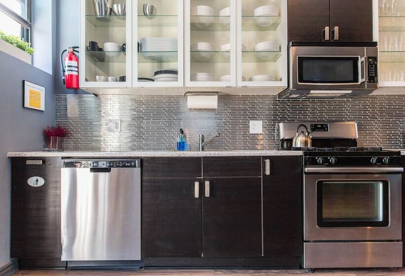 اتاق استاندارد با سرویس بهداشتی مشترک, Mccormick Place Guest House