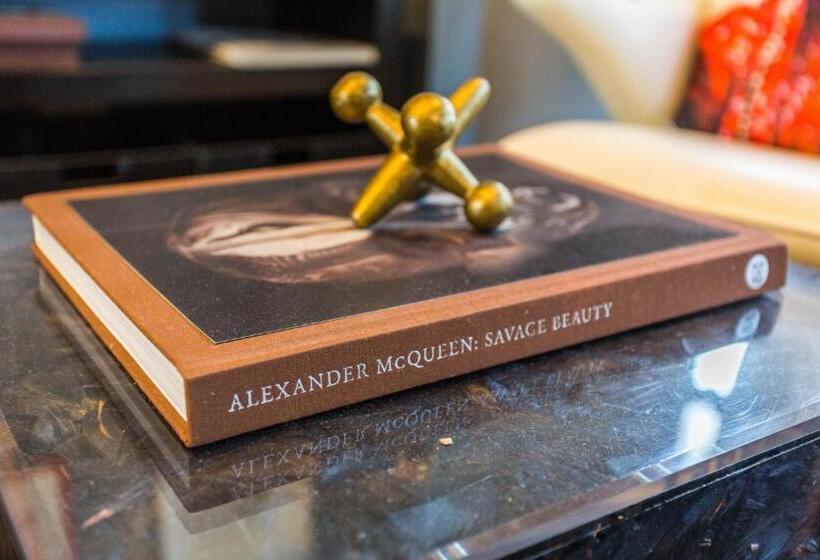 اتاق استاندارد با تخت بزرگ, Mccormick Place Guest House