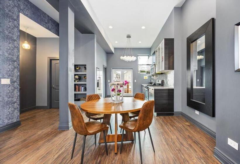 اتاق استاندارد با تخت بزرگ, Mccormick Place Guest House