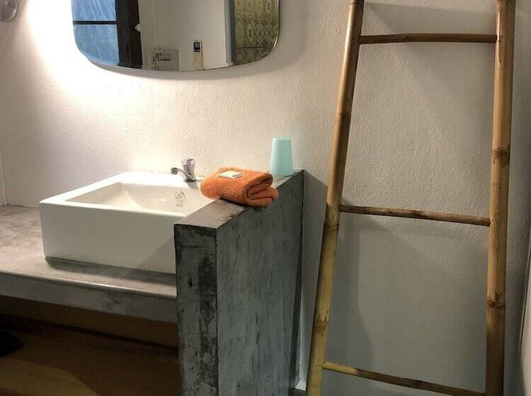 패밀리 룸, Samui Zenity