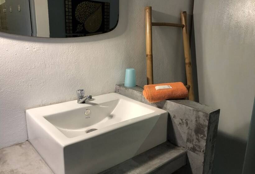 패밀리 룸, Samui Zenity