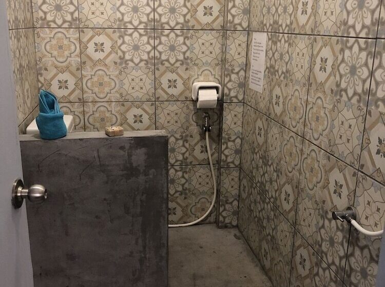 패밀리 룸, Samui Zenity