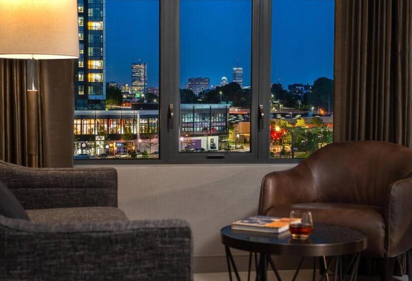 سوئیت با تخت بزرگ, The Row Hotel At Assembly Row, Autograph Collection