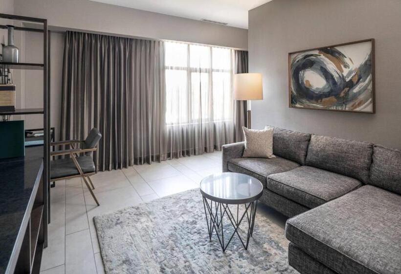 سوئیت با تخت بزرگ, The Row Hotel At Assembly Row, Autograph Collection