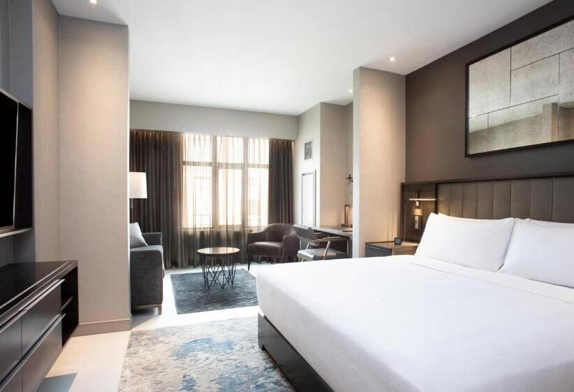 اتاق استاندارد با تخت بزرگ, The Row Hotel At Assembly Row, Autograph Collection