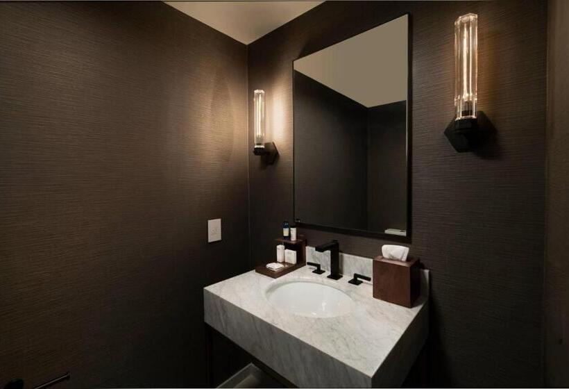 سوئیت با تخت بزرگ, The Row Hotel At Assembly Row, Autograph Collection