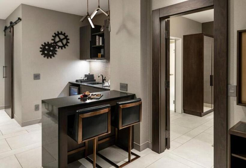 سوئیت با تخت بزرگ, The Row Hotel At Assembly Row, Autograph Collection