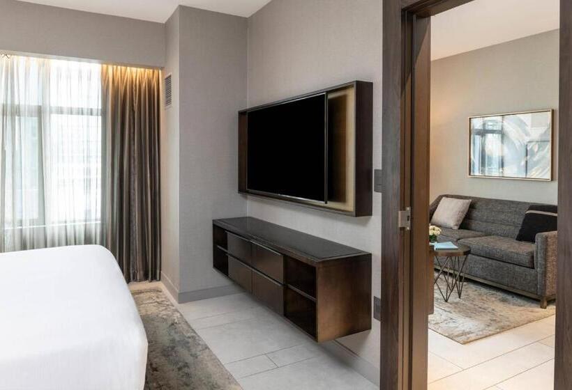 سوئیت با تخت بزرگ, The Row Hotel At Assembly Row, Autograph Collection