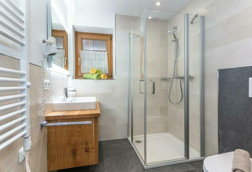 חדר סטנדרט לארבעה, Pension Lackenbauer