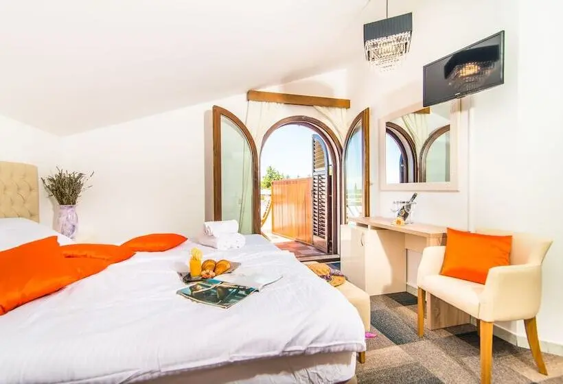 Standard Neljän Hengen Huone, Apartments And Rooms With Wifi Vrsar, Porec   3007