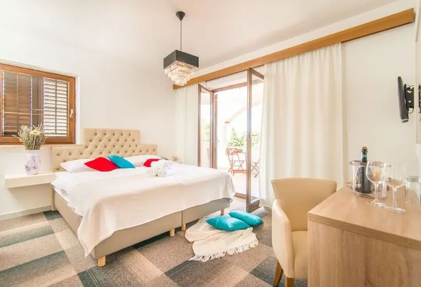 Standard Neljän Hengen Huone, Apartments And Rooms With Wifi Vrsar, Porec   3007