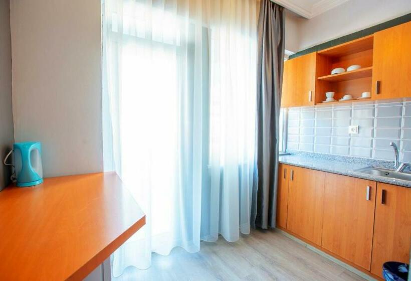 标准工作室, Hma Hotel & Suites