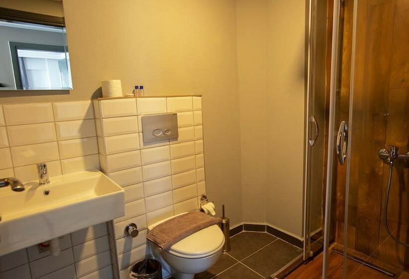 标准工作室, Hma Hotel & Suites