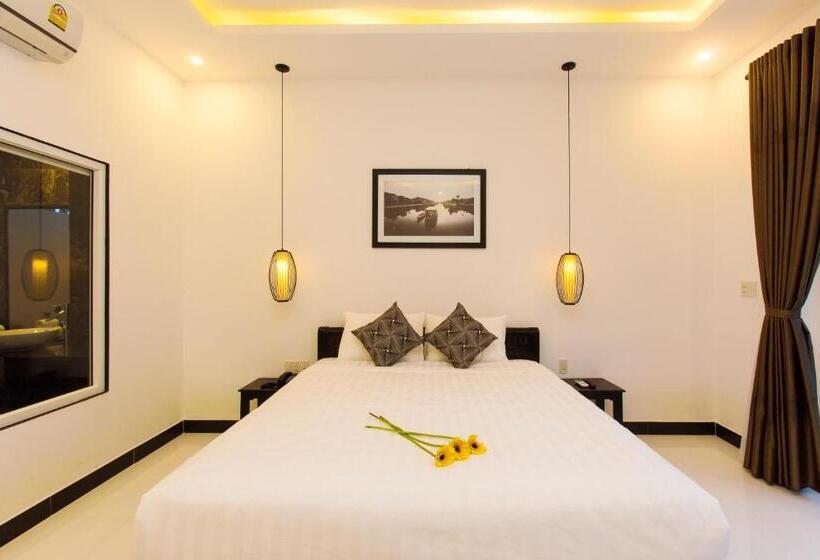 اتاق لوکس با چشم‌انداز استخر, Hoi An Sunny Pool Villa