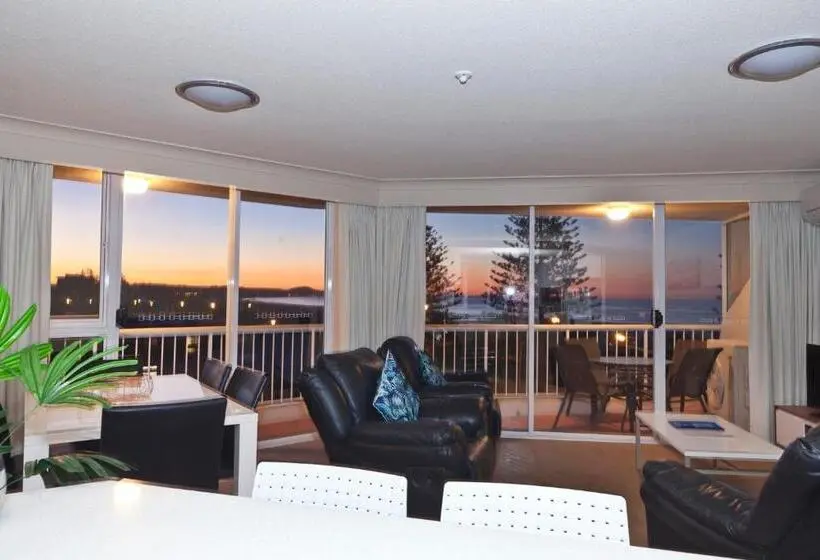 オーシャンビューの２ベッドルームデラックスアパート, Meridian Tower Kirra Beach