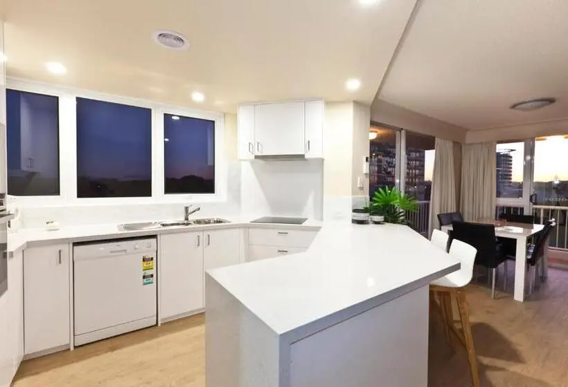 オーシャンビューの２ベッドルームデラックスアパート, Meridian Tower Kirra Beach