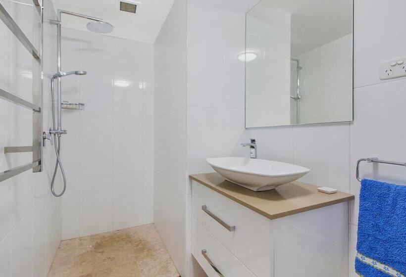 1 Bedroom Deluxe Apartment Sea View, Meridian Tower Kirra Beach