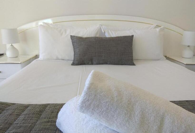 1 Bedroom Deluxe Apartment Sea View, Meridian Tower Kirra Beach