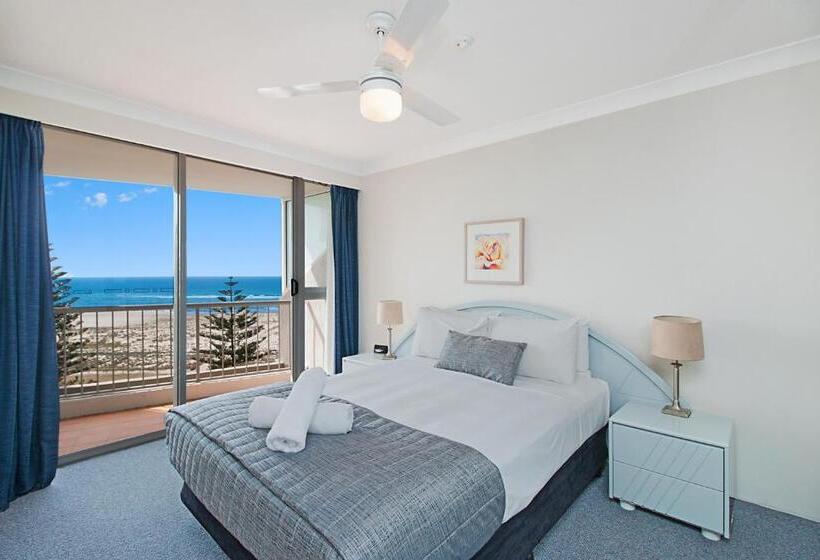 Superior 2-bedroom flat with sea view, Meridian Tower Kirra Beach