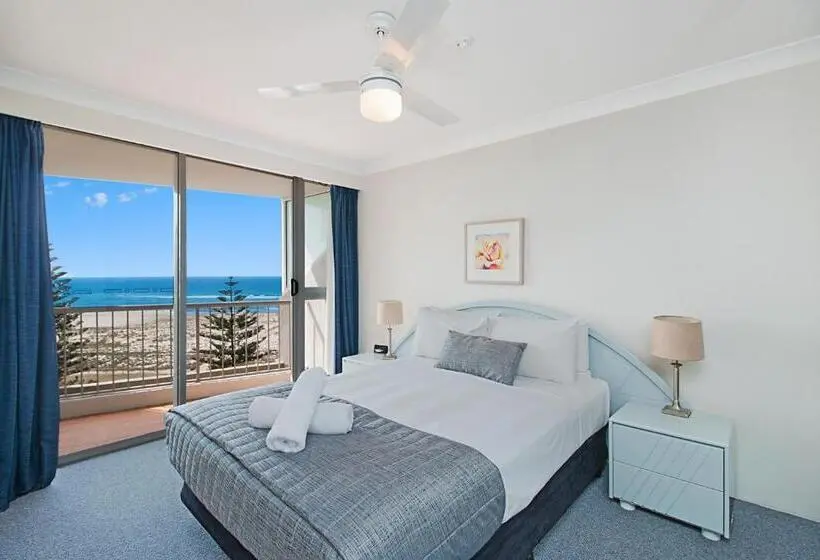 Superior 2-bedroom flat with sea view, Meridian Tower Kirra Beach