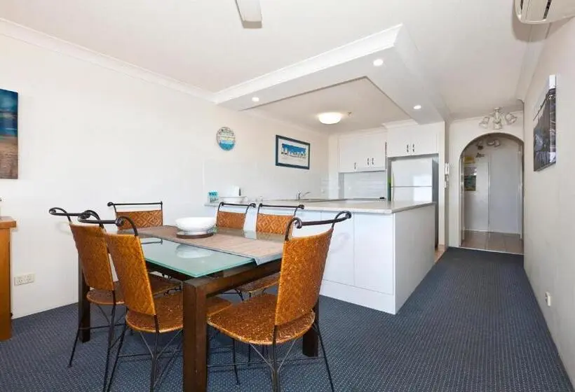 Superior 2-bedroom flat with sea view, Meridian Tower Kirra Beach